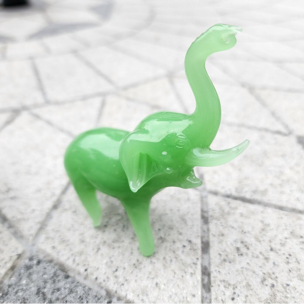 Vintage Green Polished Glass Elephant & Bear Figurine Bundle Lot - Picture 7 of 11